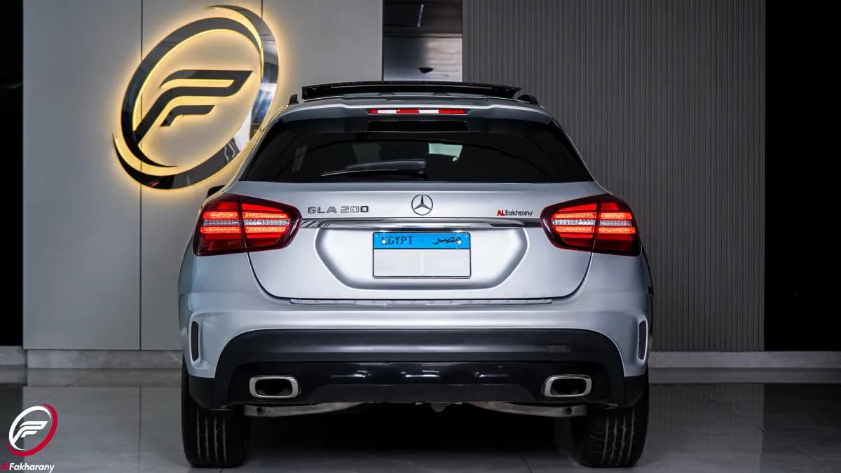 مرسيدس بنز GLA 200 2020 ايه ام جي فضي ناقل حركة مزدوج القابض — مستعملة