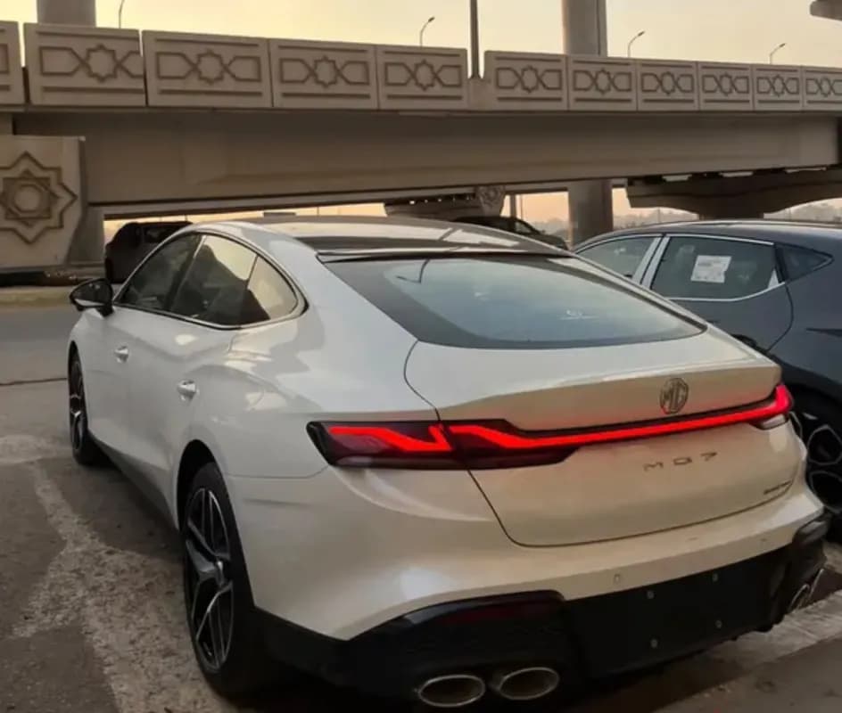 ام جي 7 2027 لاكشري أبيض أوتوماتيك — جديدة