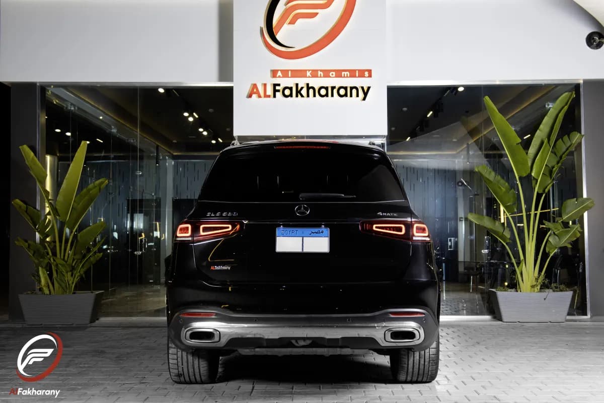 مرسيدس بنز GLS 580 2023 4 ماتيك أسود أوتوماتيك — مستعملة