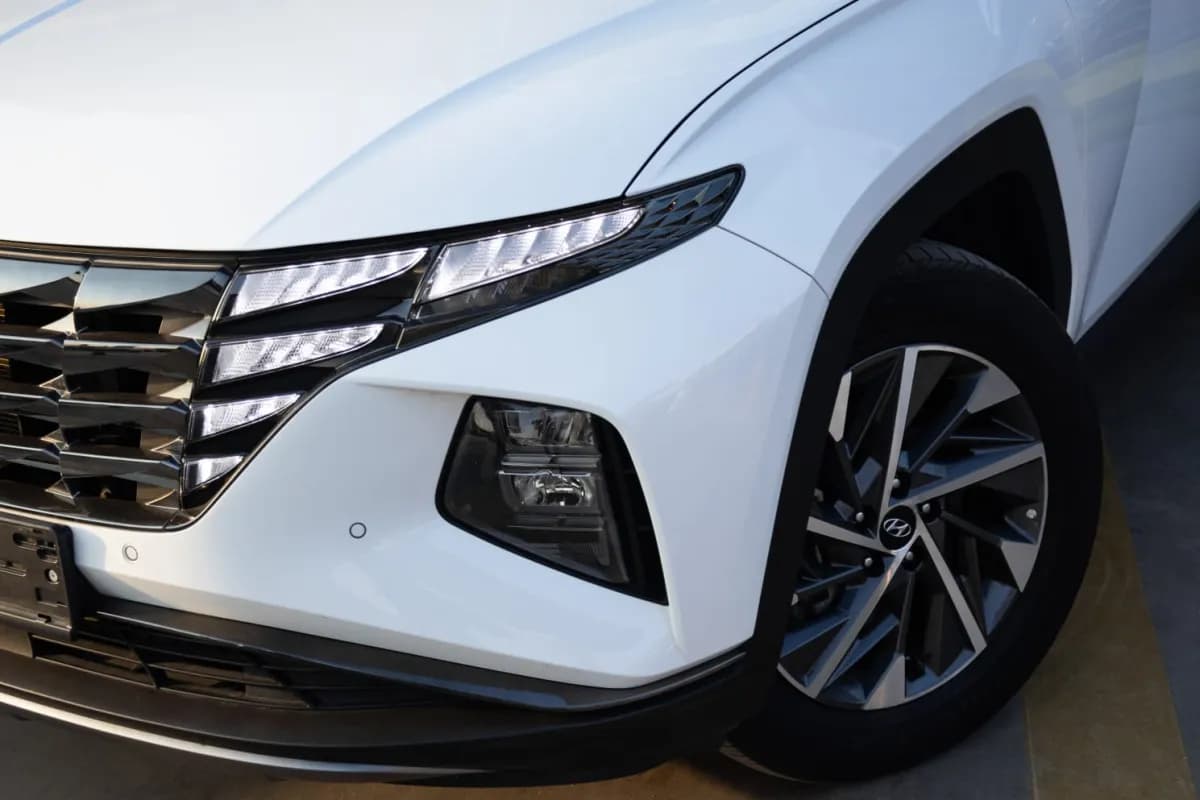 هيونداي توسان 2023 توب لاين أبيض أوتوماتيك — مستعملة