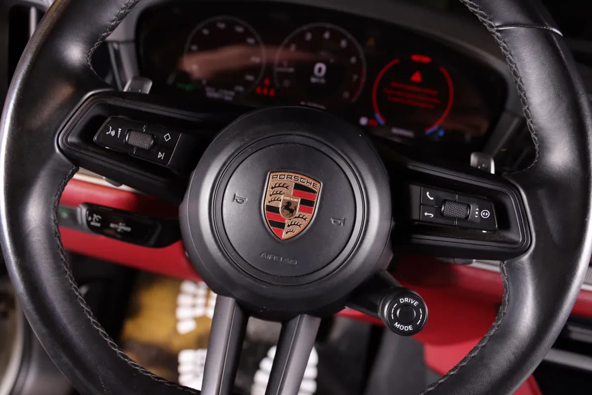 Porsche Cayenne 2024 Base White Automatic — Used