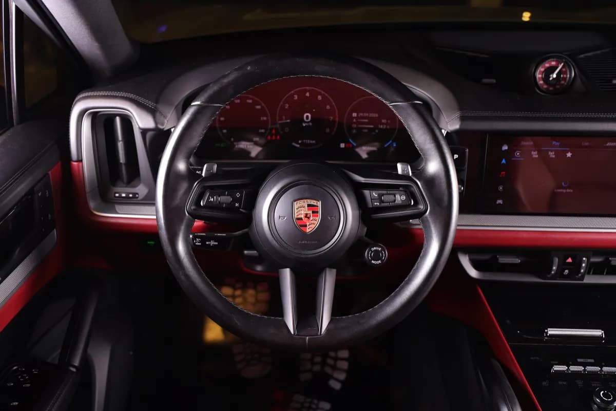 Porsche Cayenne 2024 Base White Automatic — Used