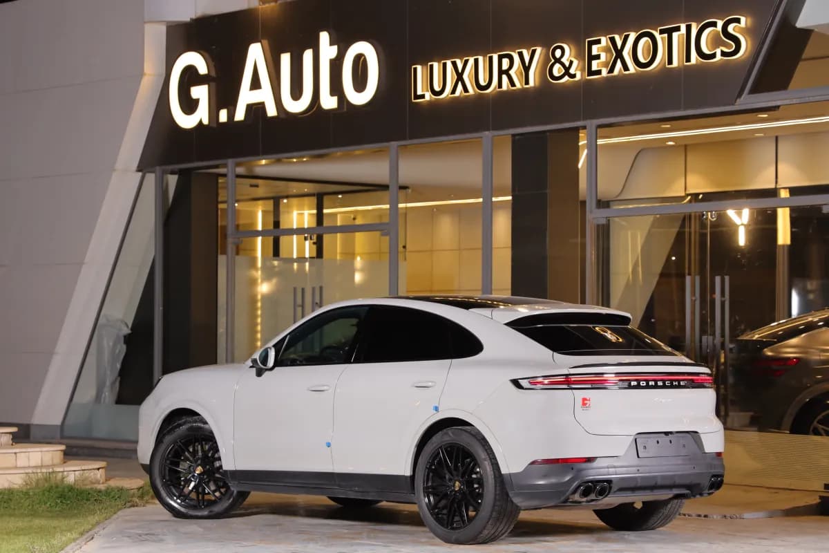 Porsche Cayenne 2024 Base White Automatic — Used