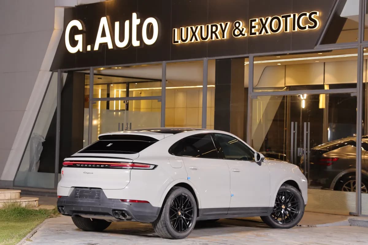 Porsche Cayenne 2024 Base White Automatic — Used