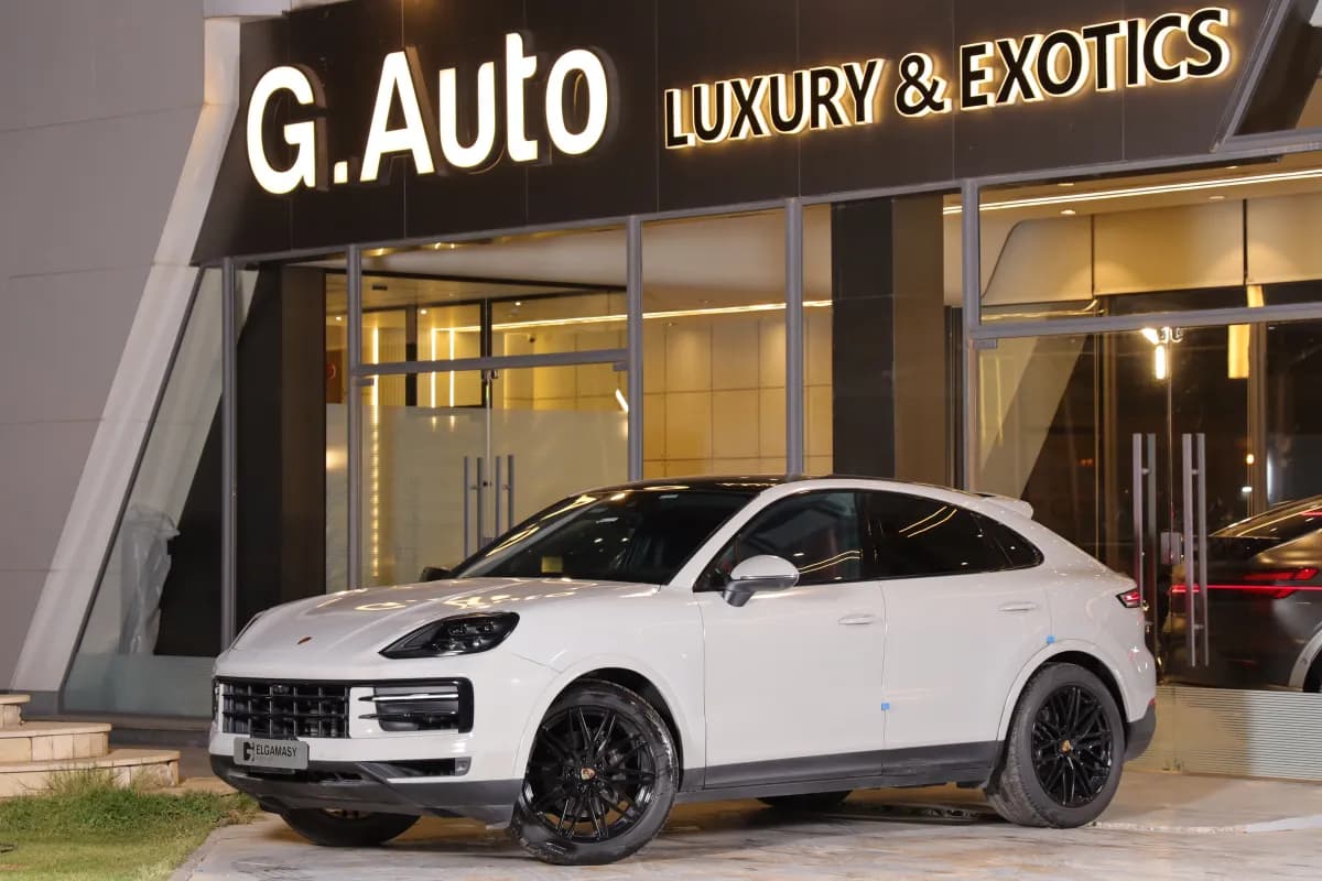 Porsche Cayenne 2024 Base White Automatic — Used
