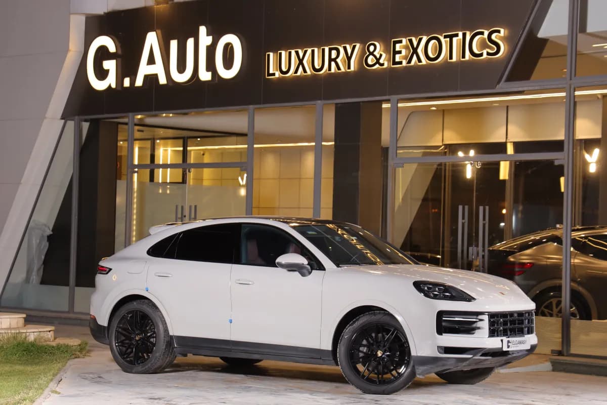 Porsche Cayenne 2024 Base White Automatic — Used