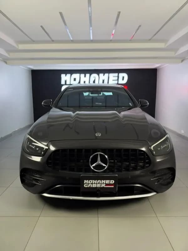 مرسيدس بنز E300 2021 ايه ام جي أسود أوتوماتيك — مستعملة