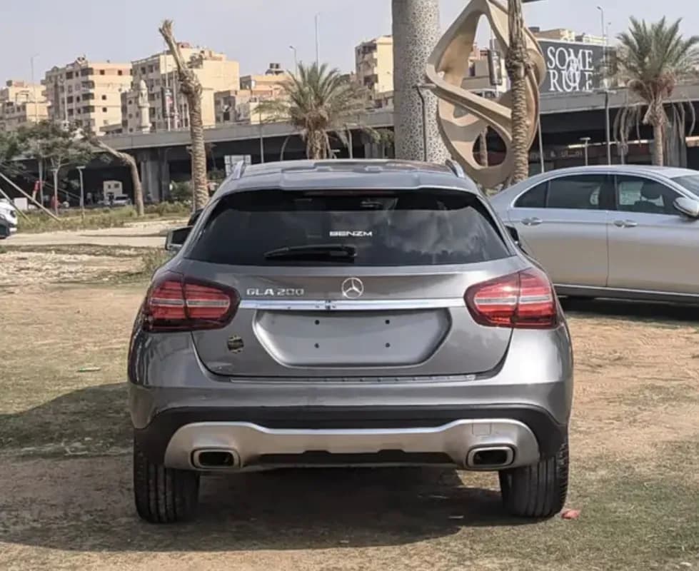 مرسيدس بنز GLA 200 2018 ايه ام جي رمادي أوتوماتيك — مستعملة