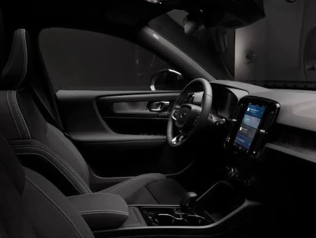 Volvo XC 40 2026 Black Automatic — New