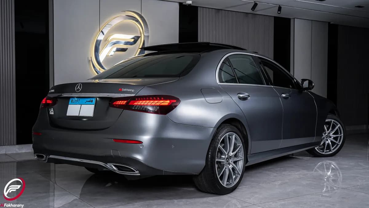 مرسيدس بنز E200 2023 ايه ام جي رمادي تايغا أوتوماتيك — مستعملة