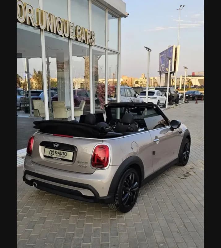Mini Cooper 2024 Coupe Gold Automatic — Used