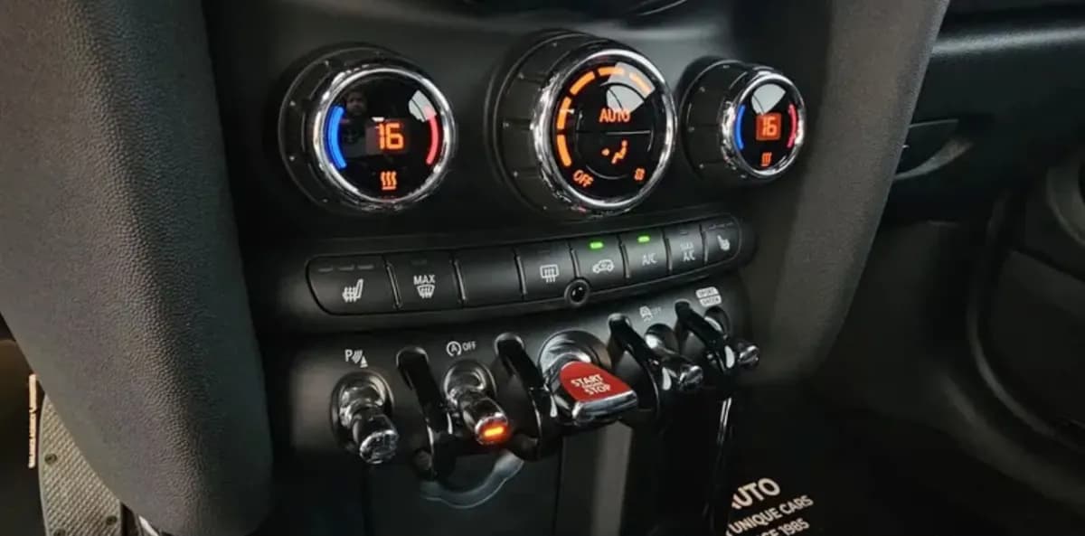 Mini Cooper 2024 Coupe Gold Automatic — Used