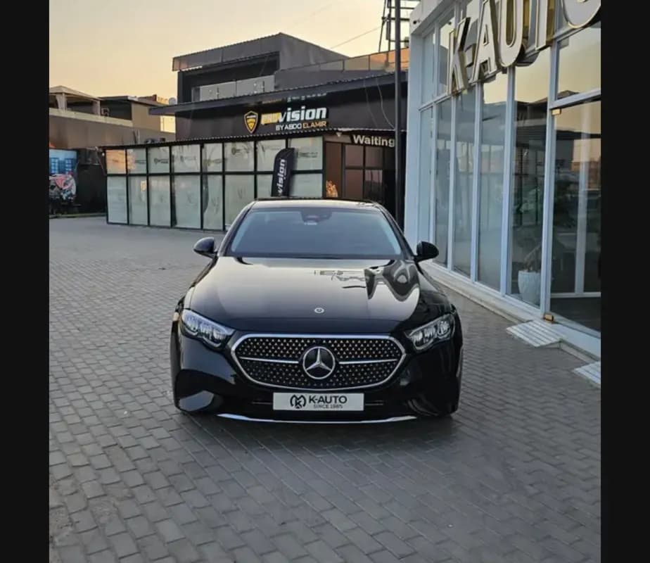 مرسيدس بنز E200 2024 ايه ام جي أسود أوتوماتيك — مستعملة