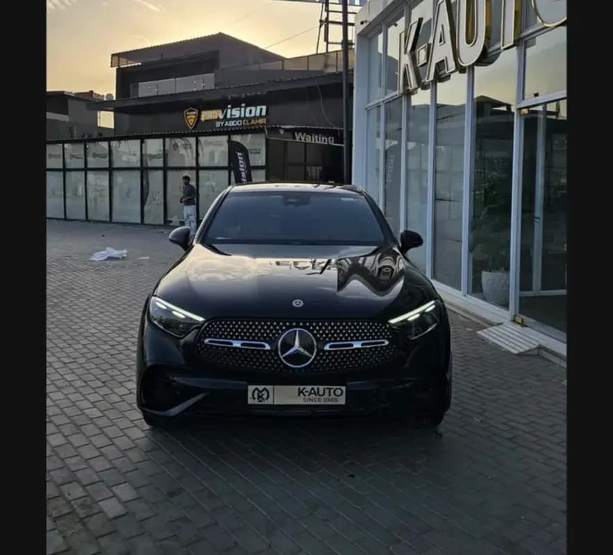 مرسيدس بنز GLC 300 2025 ايه ام جي أسود أوتوماتيك — مستعملة