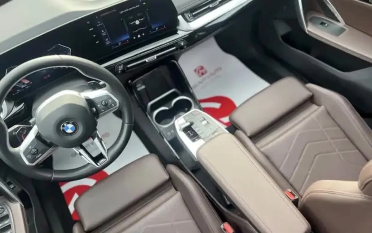 بي ام دبليو X1 2025 ام سبورت باكيدج أسود أوتوماتيك — مستعملة