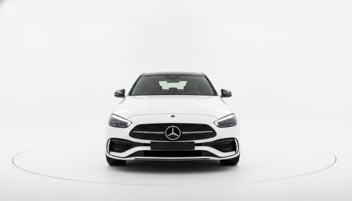 مرسيدس بنز C200 2025 ايه ام جي أبيض أوتوماتيك — مستعملة - 1