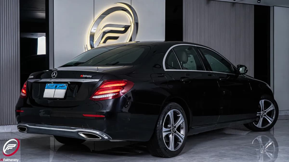 مرسيدس بنز E180 2019 افنتجارد أسود أوتوماتيك — مستعملة
