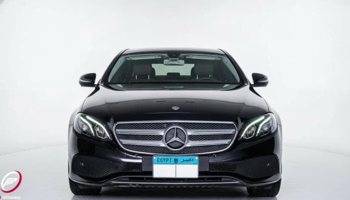مرسيدس بنز E180 2019 افنتجارد أسود أوتوماتيك — مستعملة - 1