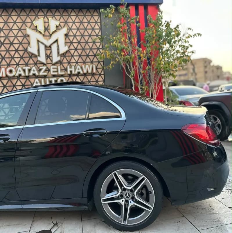 مرسيدس بنز C180 2019 ايه ام جي أسود أوتوماتيك — مستعملة
