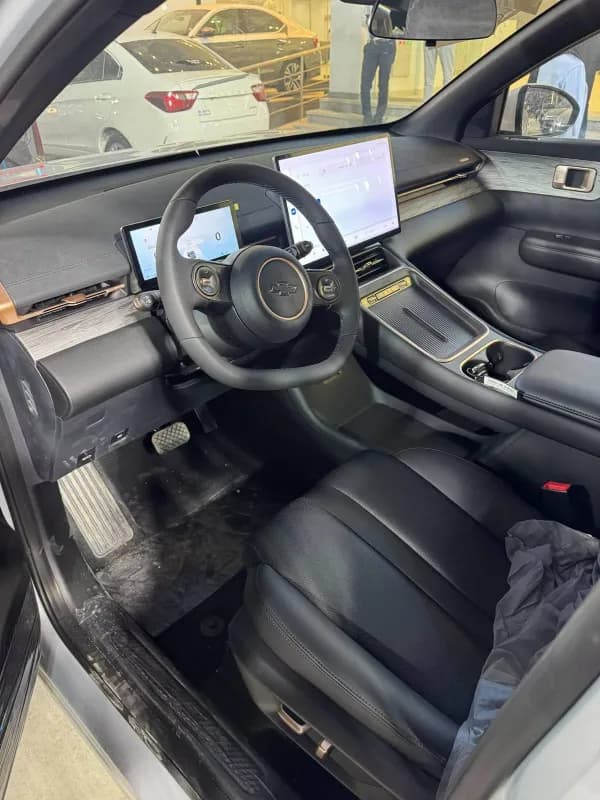 Chevrolet Captiva 2026 Ev White Automatic — New