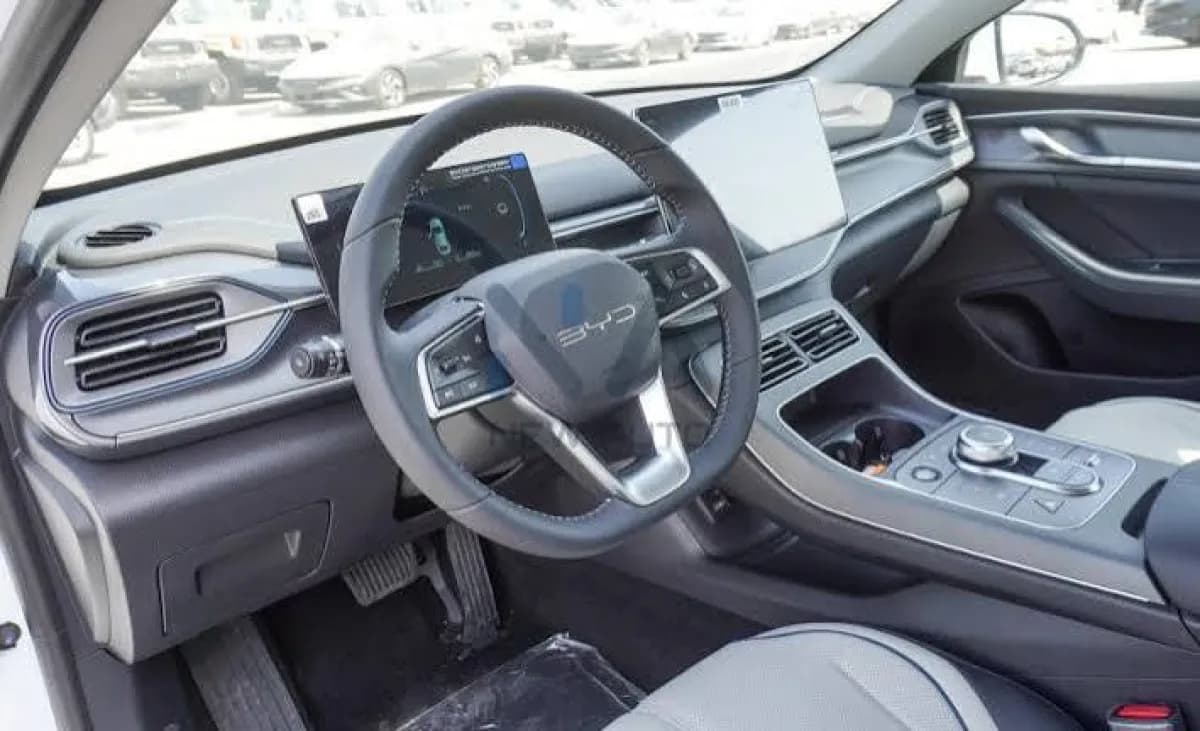 بي واي دي ديستروير 05 2026 دي أم - اي رمادي أوتوماتيك — جديدة