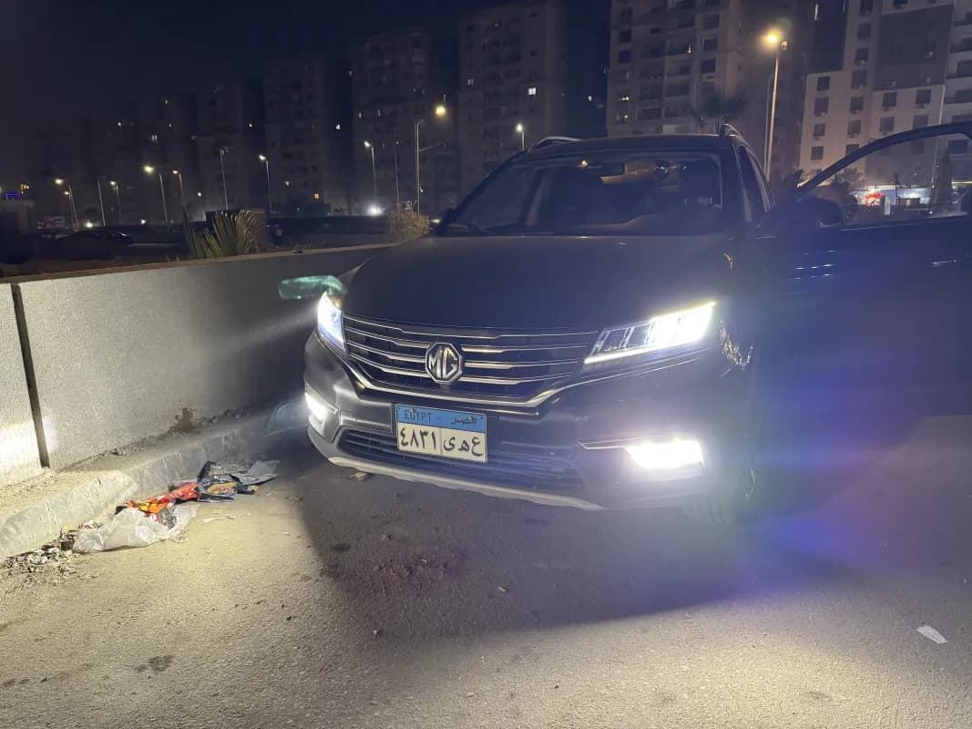ام جي ار اكس 5 2021 لاكشري أسود أوتوماتيك — مستعملة
