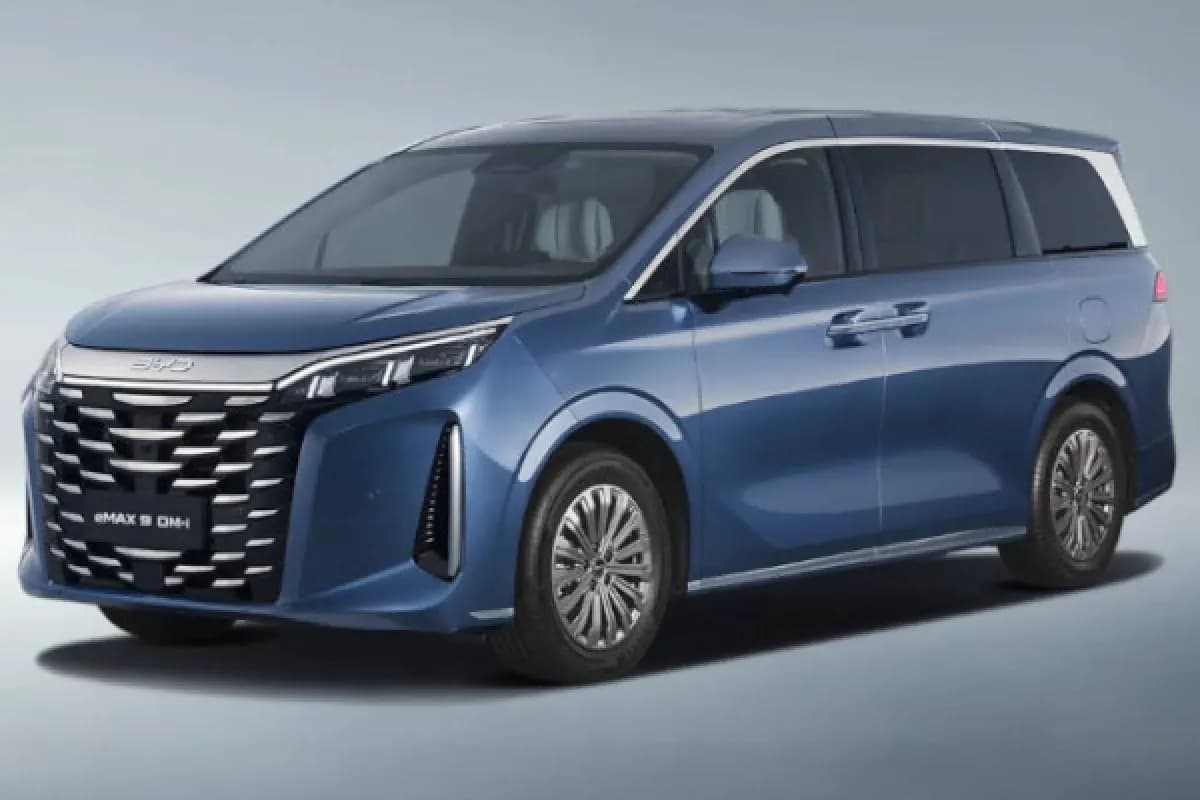 BYD M9 DM-i 2027 Ultra Sky Blue Automatic — New