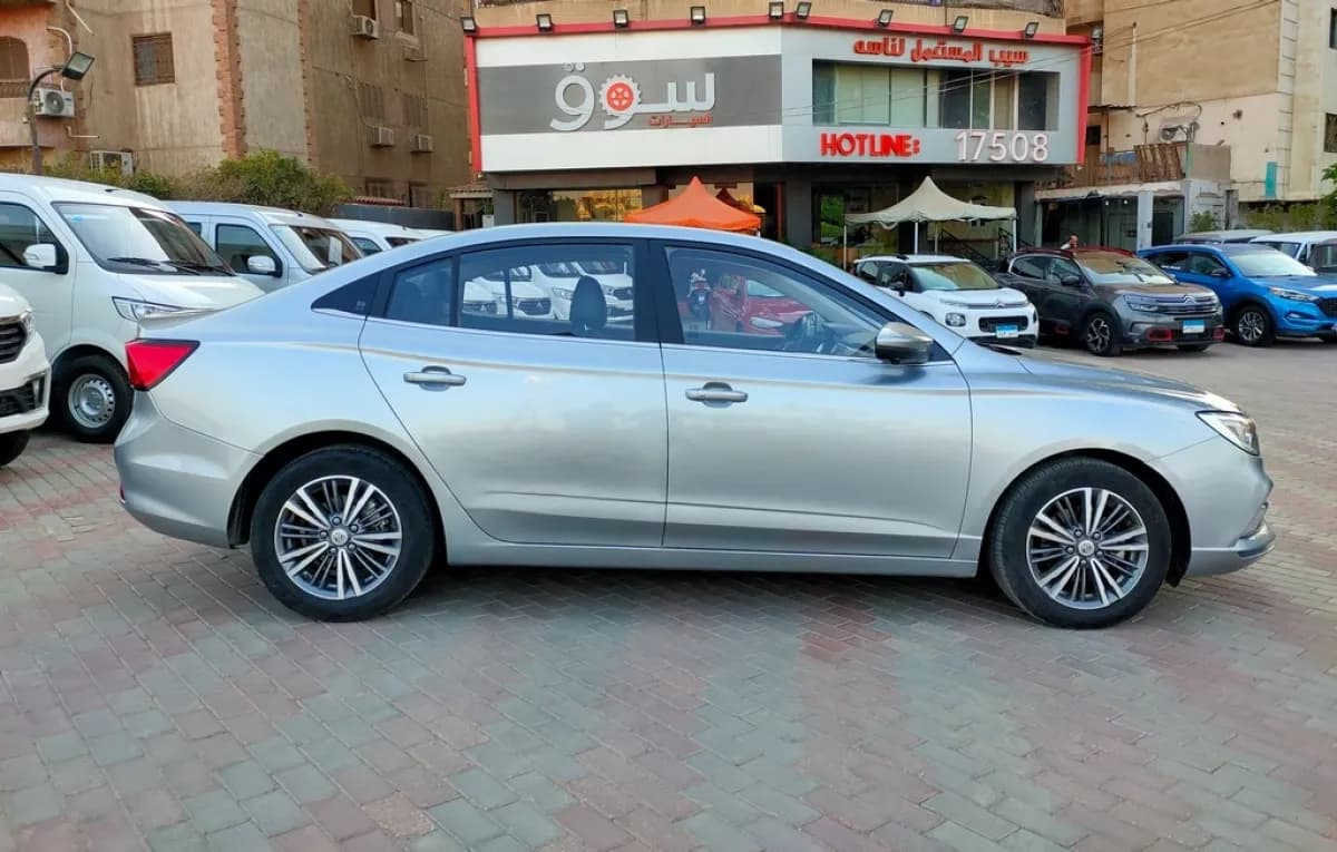 ام جي 5 2026 لاكشري فضي أوتوماتيك — مستعملة