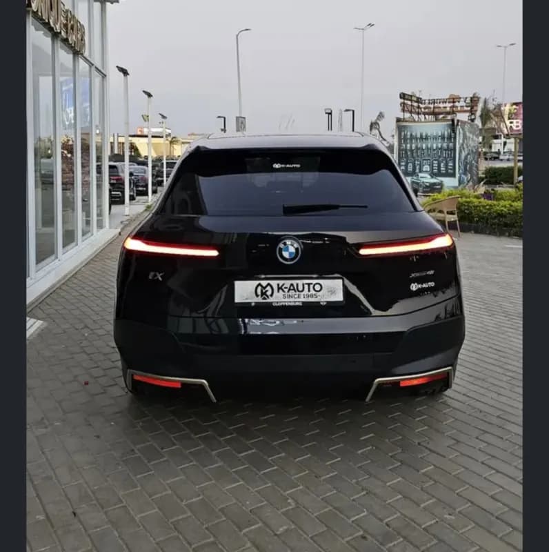 بي ام دبليو IX 2022 اكس درايف 40 أسود أوتوماتيك — مستعملة