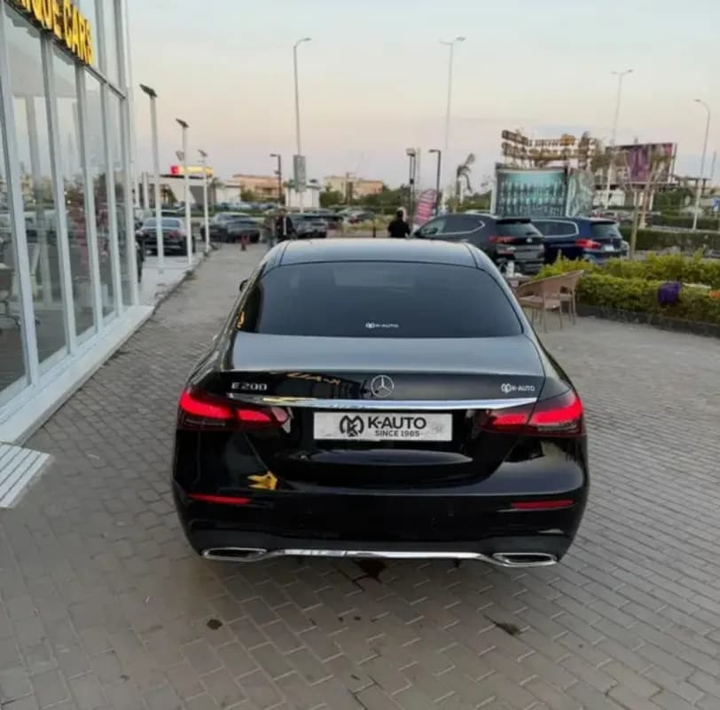 مرسيدس بنز E200 2020 ايه ام جي أسود أوتوماتيك — مستعملة