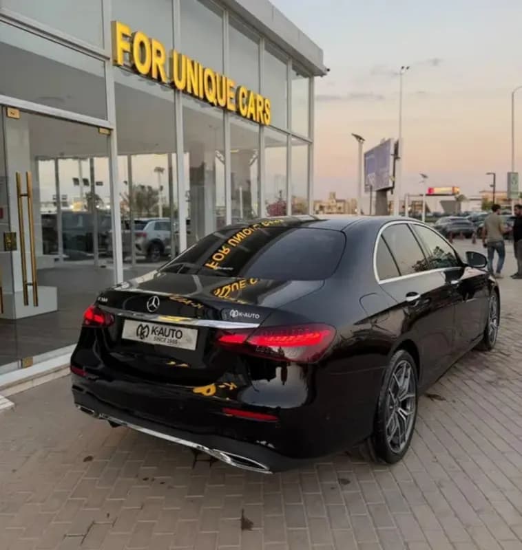 مرسيدس بنز E200 2020 ايه ام جي أسود أوتوماتيك — مستعملة