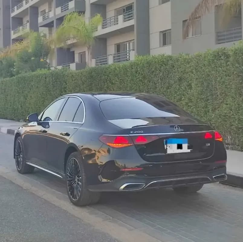 مرسيدس بنز E200 2018 ايه ام جي أسود أوتوماتيك — مستعملة