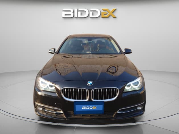 BMW 520i 2016 Luxury Black Automatic — Used - 1