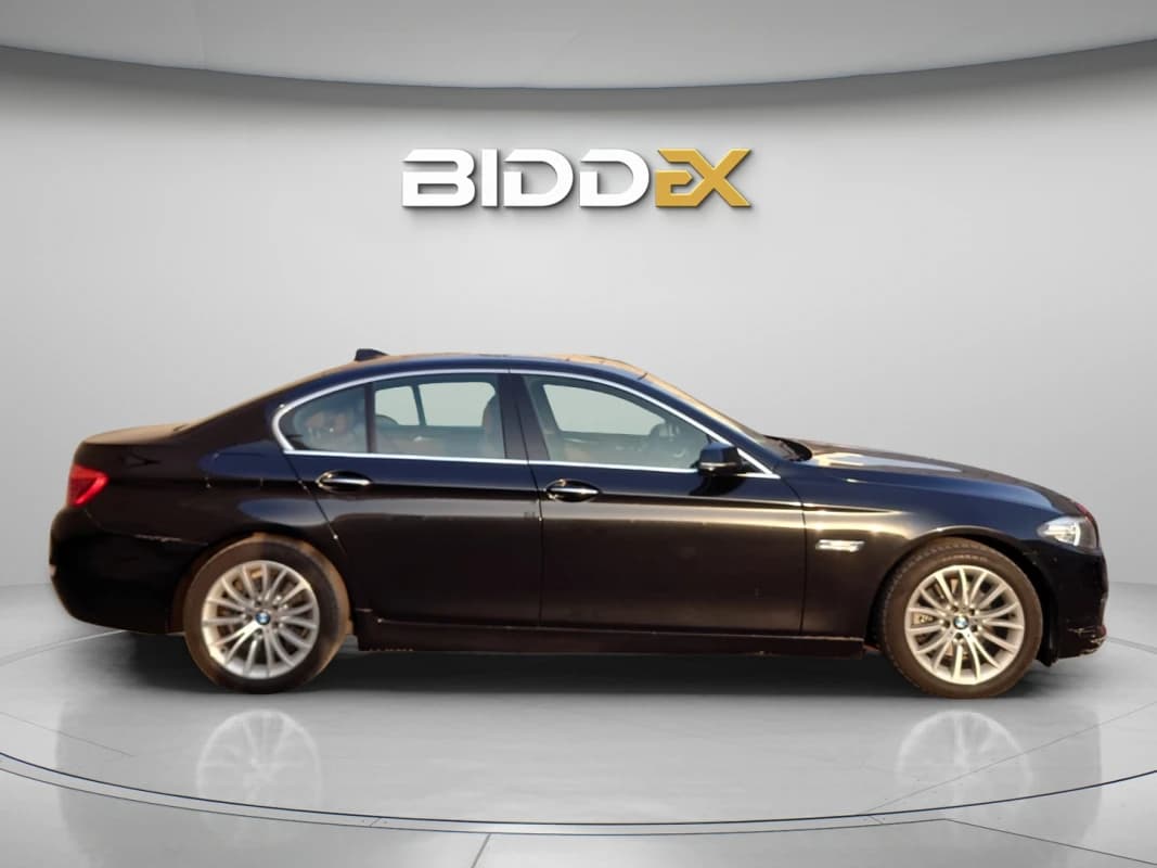 BMW 520i 2016 Luxury Black Automatic — Used