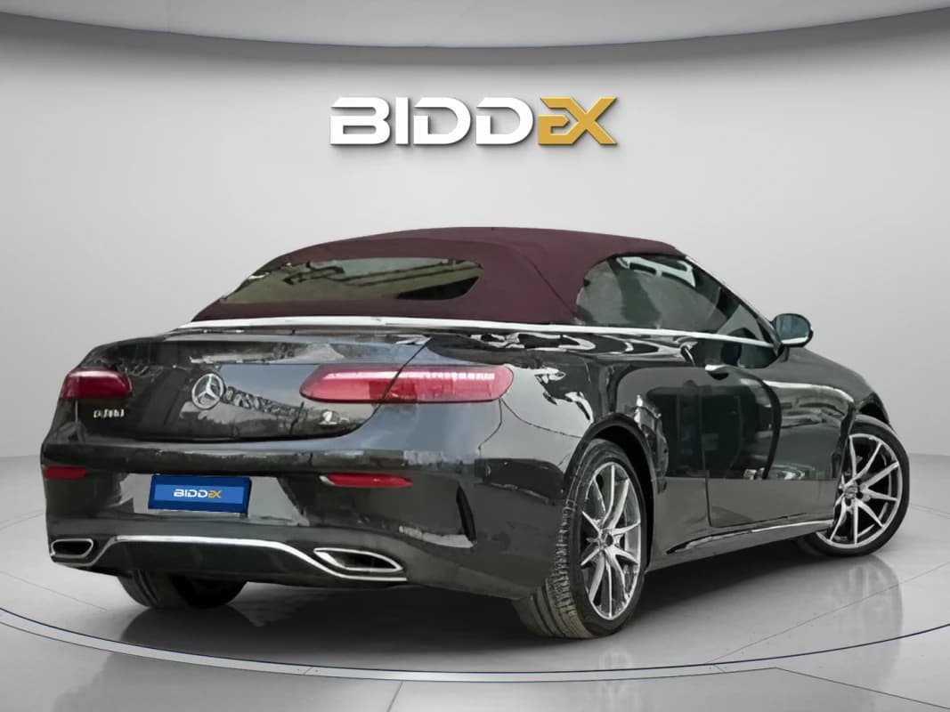 مرسيدس بنز E200 2022 كونفيرتابل هيفي لوديد أسود أوتوماتيك — مستعملة