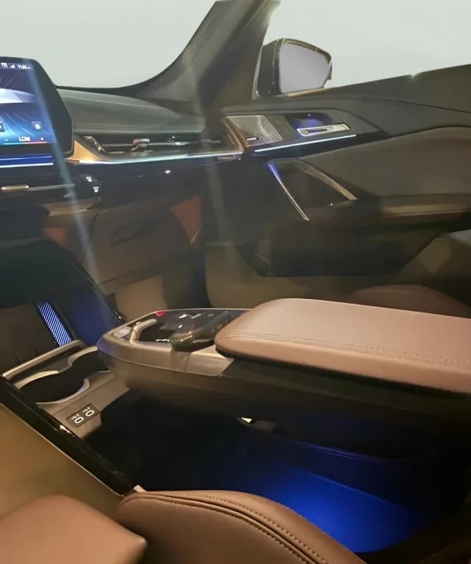 بي ام دبليو X1 2025 ام سبورت أزرق أوتوماتيك — مستعملة
