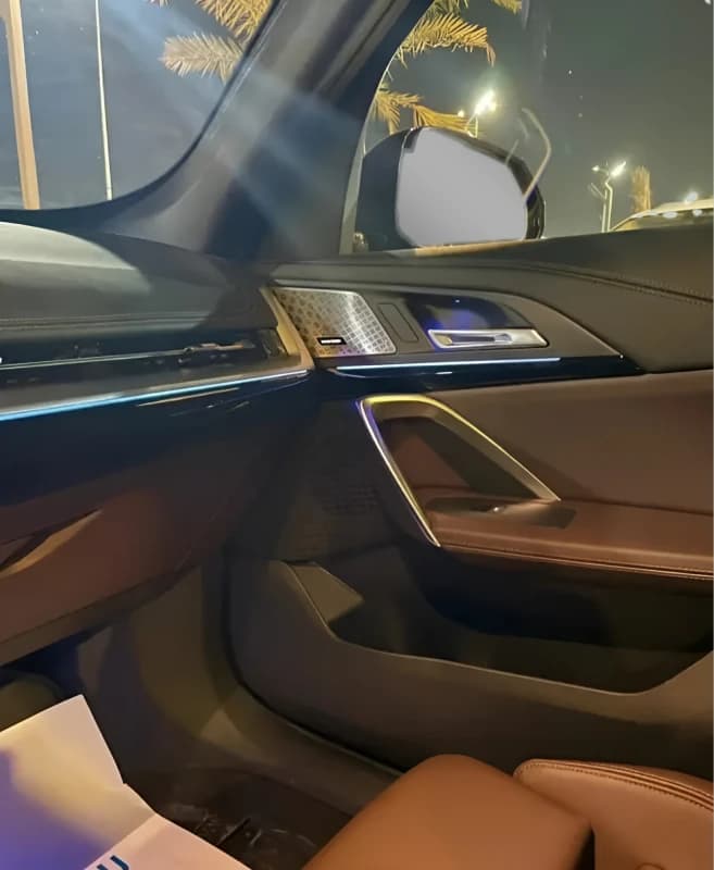 بي ام دبليو X1 2025 ام سبورت أزرق أوتوماتيك — مستعملة