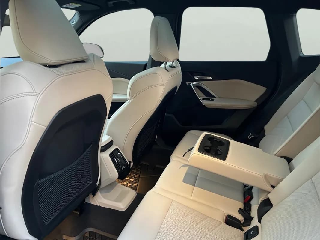 بي ام دبليو X1 2024 اي درايف أسود أوتوماتيك — مستعملة
