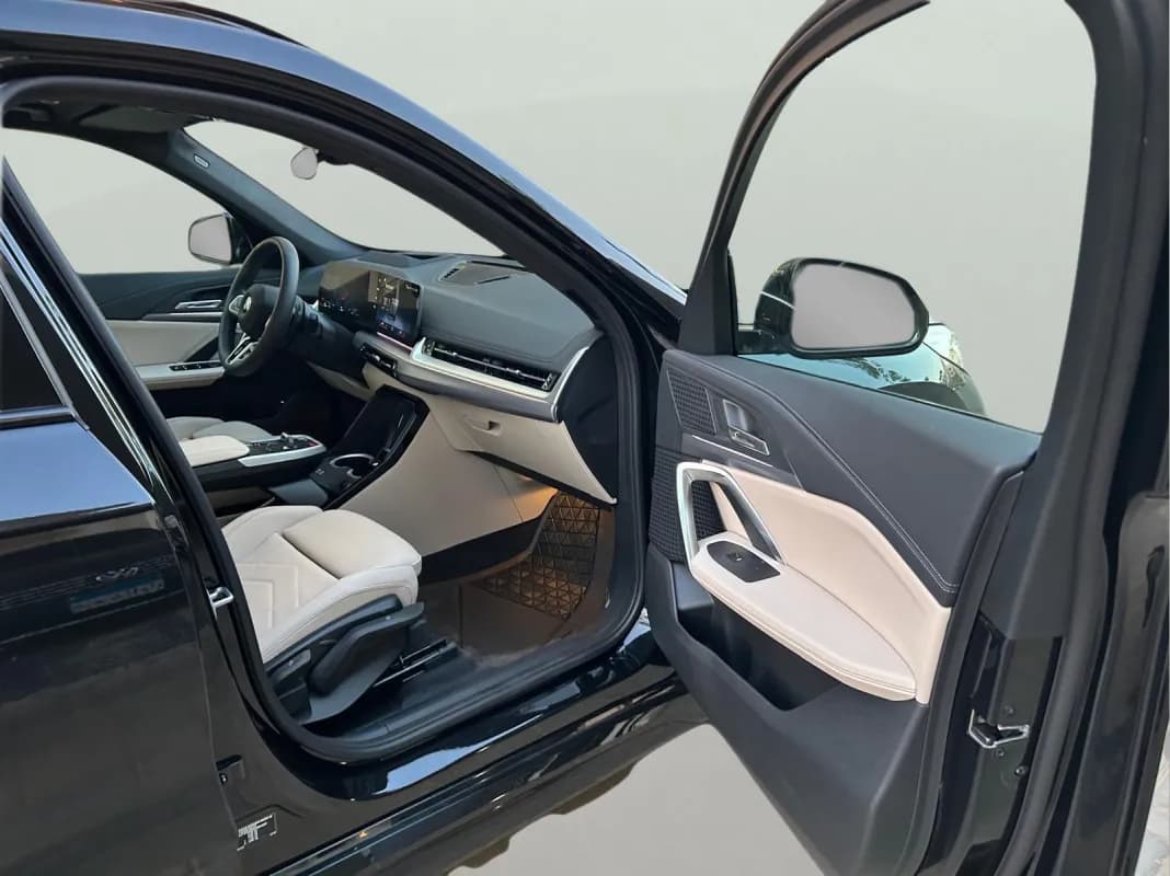 بي ام دبليو X1 2024 اي درايف أسود أوتوماتيك — مستعملة