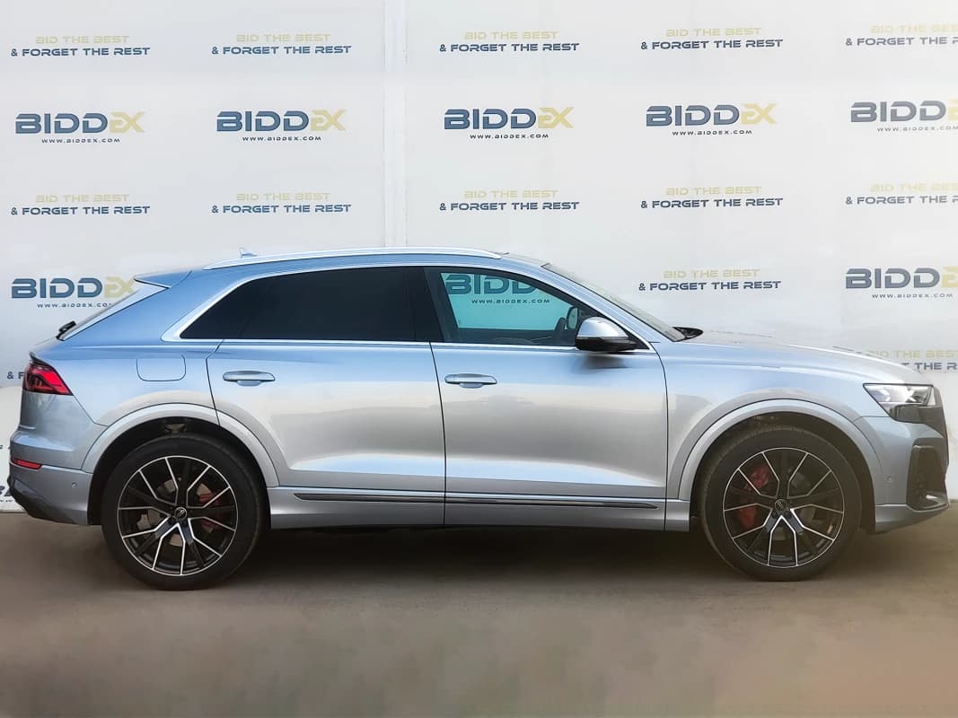 Audi Q8 2024 اس لاين فضي أوتوماتيك — جديدة