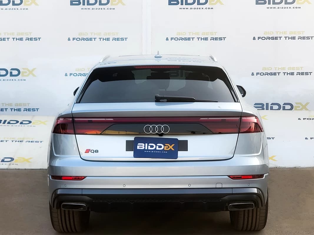 Audi Q8 2024 اس لاين فضي أوتوماتيك — جديدة