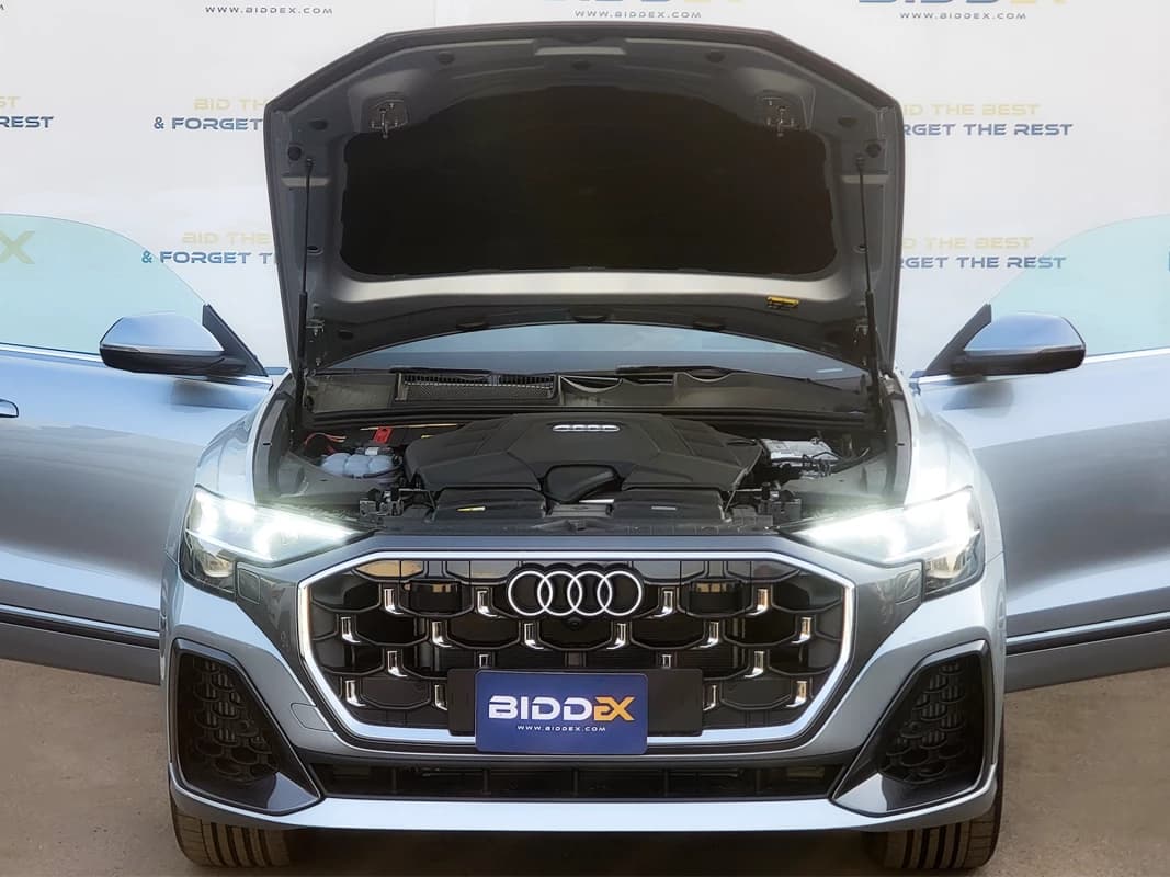 Audi Q8 2024 اس لاين فضي أوتوماتيك — جديدة
