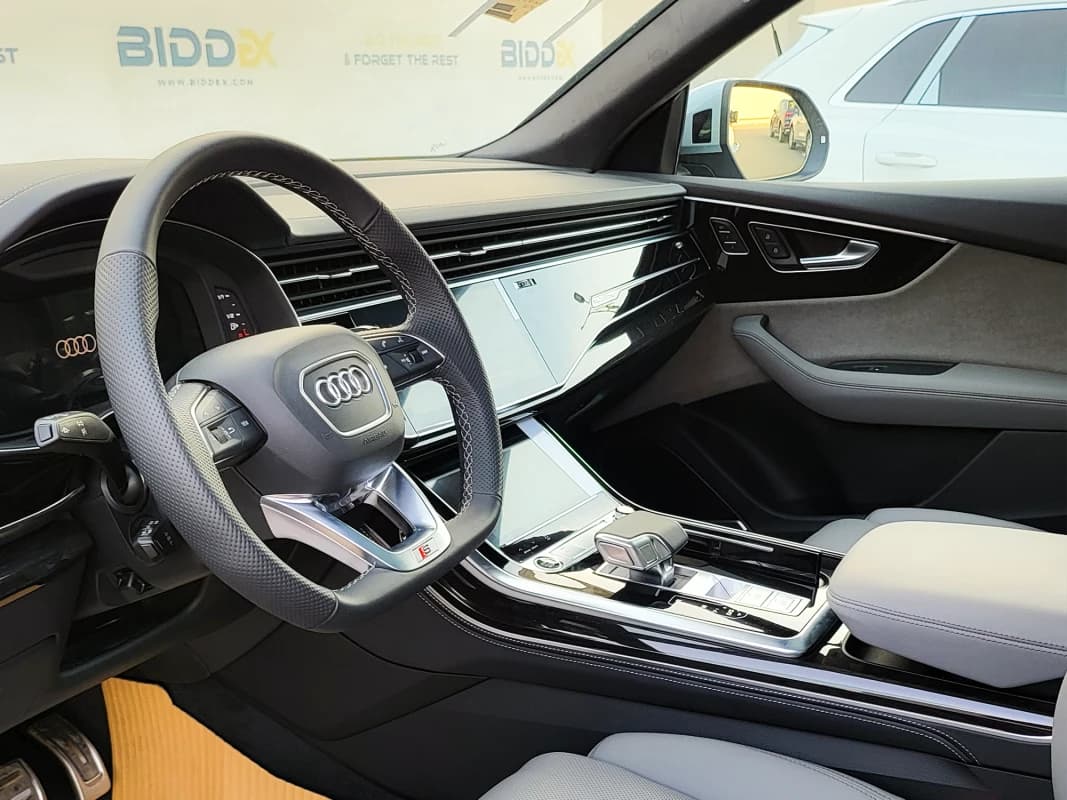 Audi Q8 2024 اس لاين فضي أوتوماتيك — جديدة