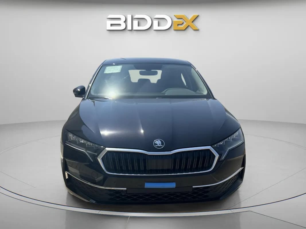 سكودا اوكتافيا A8 2025 لوفت أسود أوتوماتيك — مستعملة
