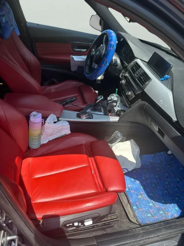 بي ام دبليو 320i 2019 ام سبورت أزرق غامق أوتوماتيك — مستعملة