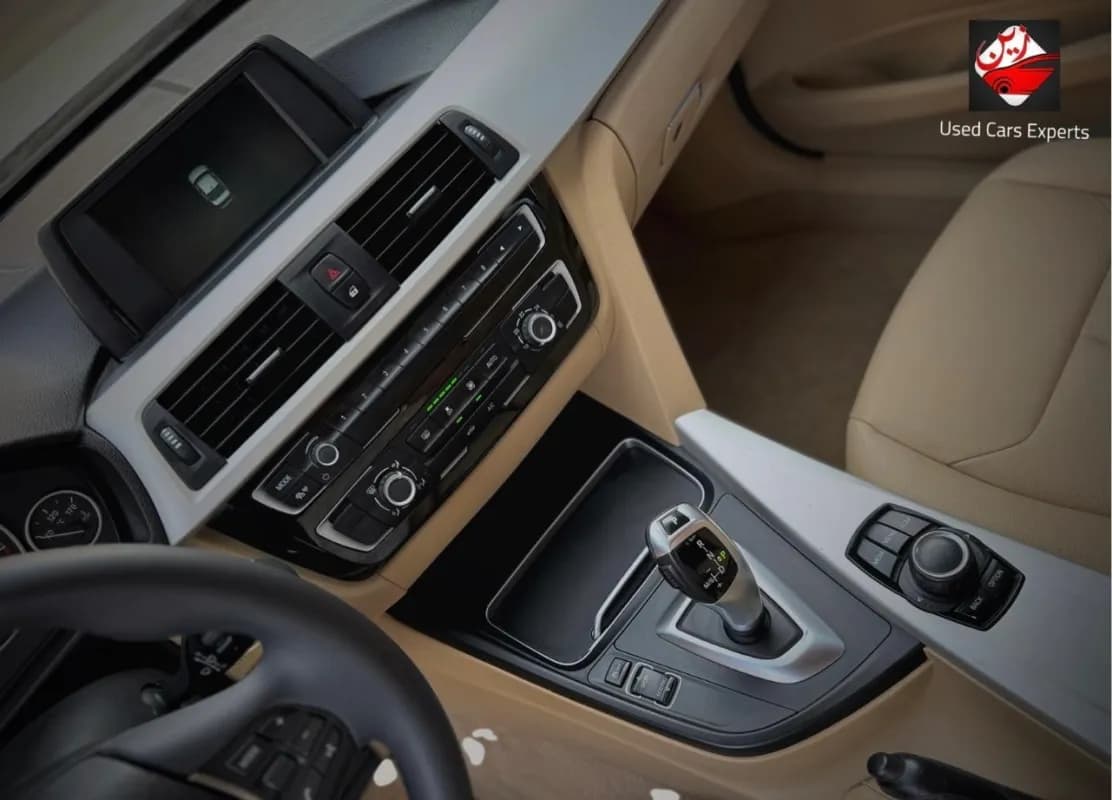 بي ام دبليو 318i 2018 اكسيكلوزيف أبيض أوتوماتيك — مستعملة