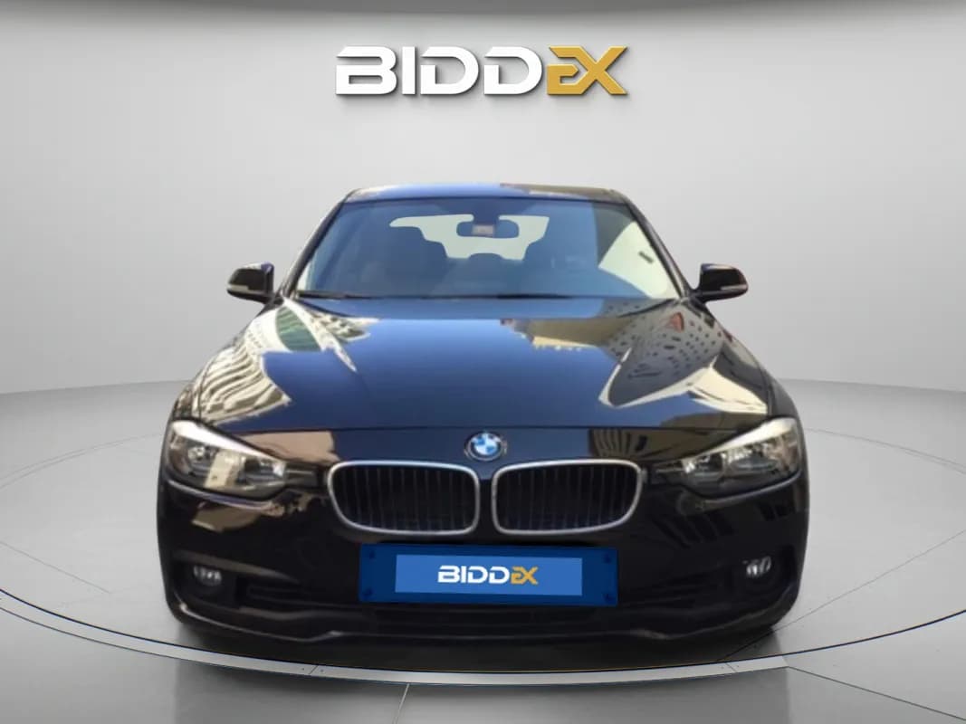 بي ام دبليو 318i 2016