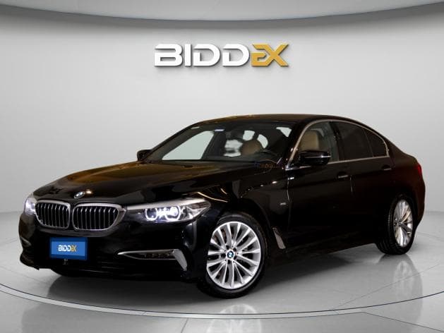 بي ام دبليو 520i 2018 لاكشري أسود أوتوماتيك — مستعملة - 1