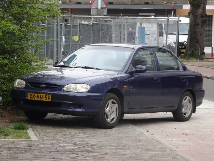 Kia Sephia 1999.. A Used Car with Elegant Design and Good Performance