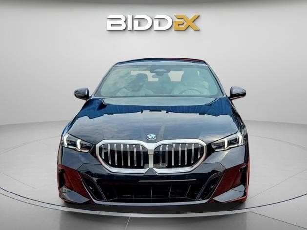 بي ام دبليو 520i 2025 لاكشري أسود أوتوماتيك — جديدة - 1